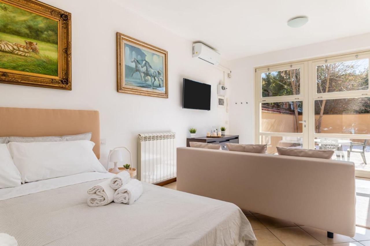 { White Garden } -Comfort, Parking & Wi-Fi- Lucca Esterno foto