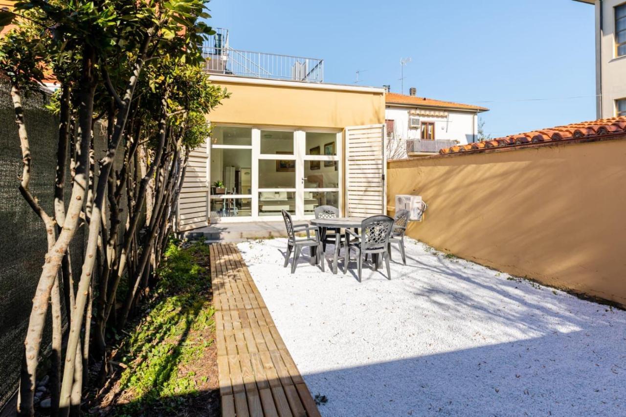 { White Garden } -Comfort, Parking & Wi-Fi- Lucca Esterno foto