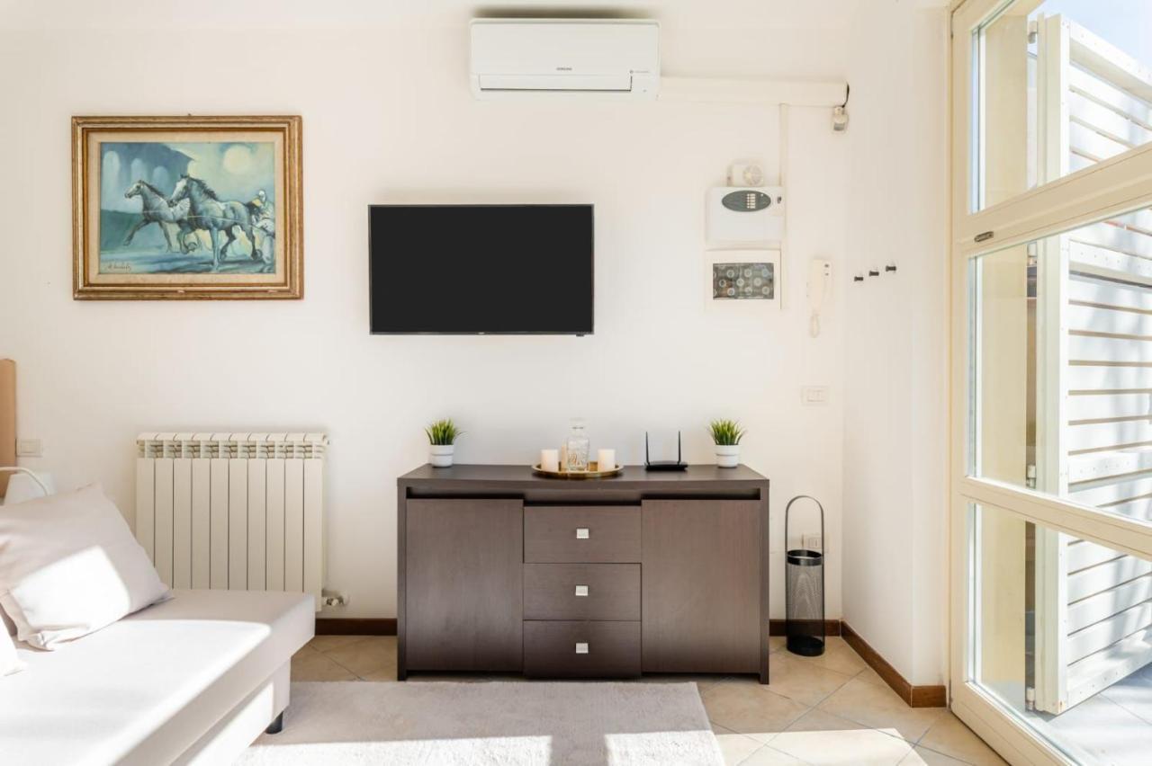 { White Garden } -Comfort, Parking & Wi-Fi- Lucca Esterno foto