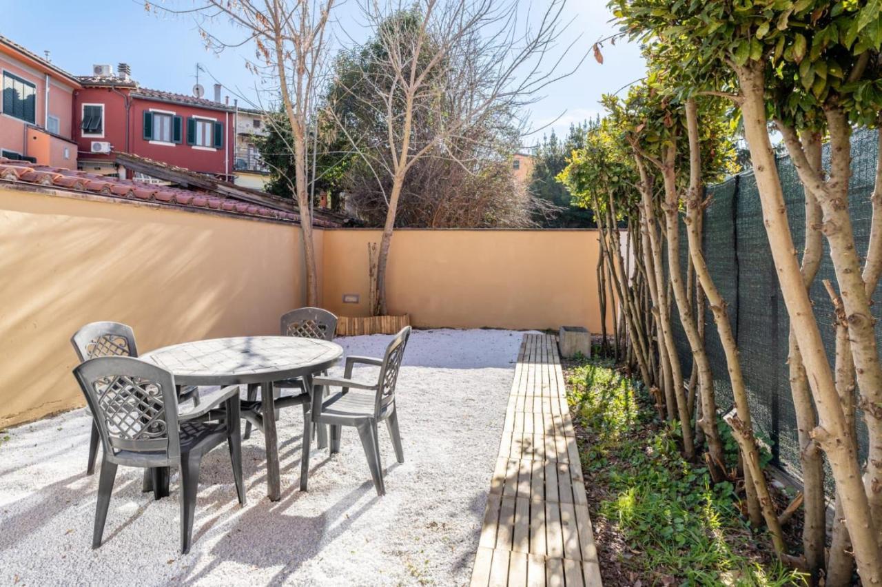 { White Garden } -Comfort, Parking & Wi-Fi- Lucca Esterno foto